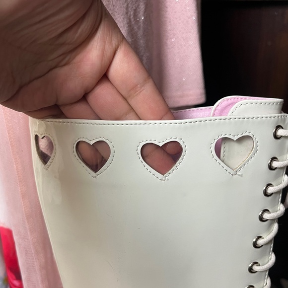 Sugar Thrillz Heart Walk Over You Platform Boots White - Picture 12 of 12